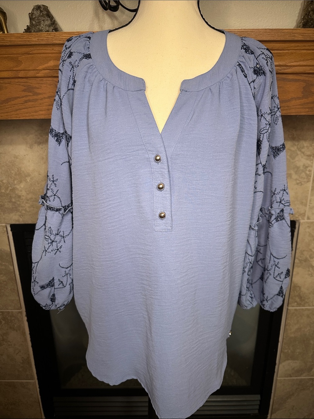 Adrienne Vittadini L Blue Floral Embroidered Peasant Tunic Blouse With Buttons